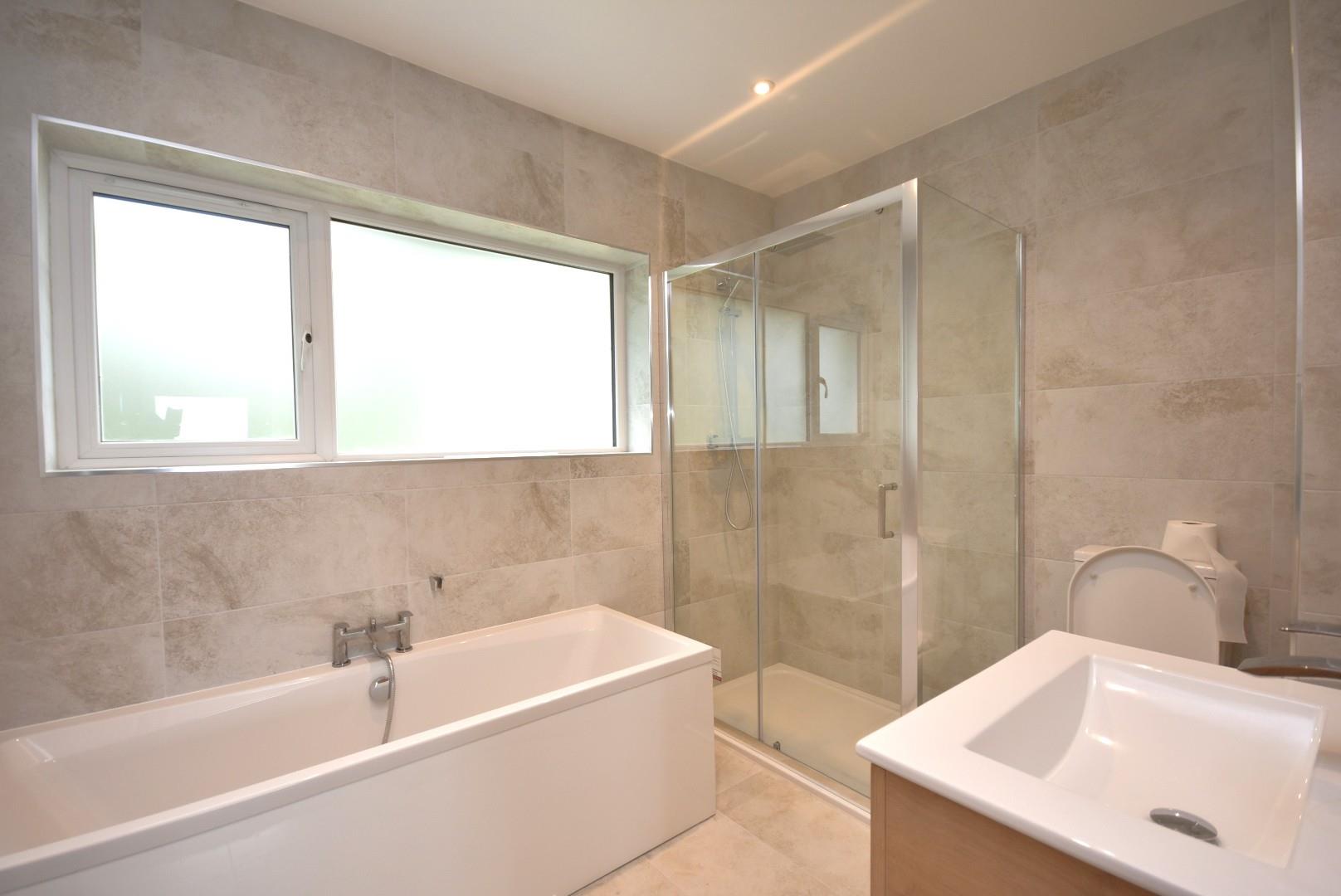 16 Windsor Court, The Esplanade, Penarth, CF64 3AT